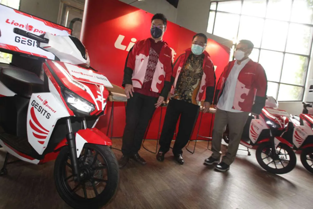 Lion Parcel jadi perusahaan pertama yang mendukung penggunaan kendaraan listrik 