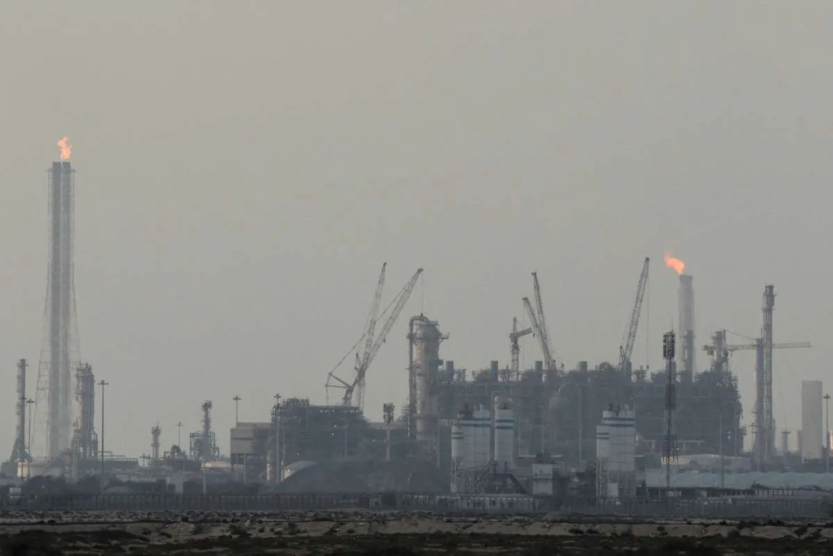 QatarEnergy Alihkan Pengiriman Minyak Mentah ke Luar Selat Hormuz