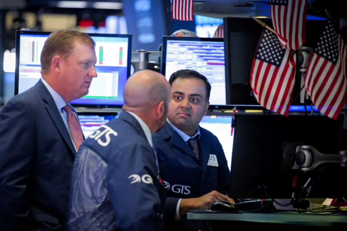 Wall Street hanya beberapa poin mendekati level tertinggi