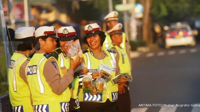 Policewomen cheering the use of hijab