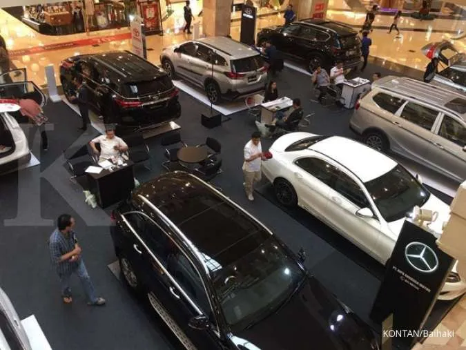 Domestic car sales drop 17 percent