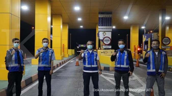 GM Representative Office 3 Jasamarga Metropolitan Tollroad Thomas Dwiatmanto (tengah) di GT Pasteur