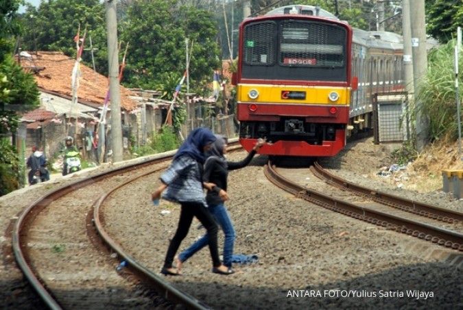 Bekasi akan tutup perlintasan kereta api ilegal