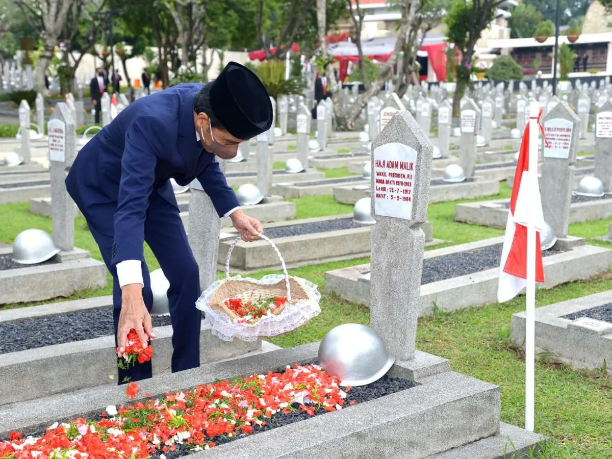 Jokowi pimpin upacara ziarah nasional pada Hari Pahlawan