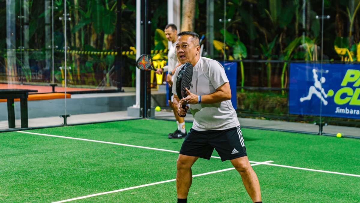 Kisah Mereka yang Mengejar Laba di Lapangan Padel