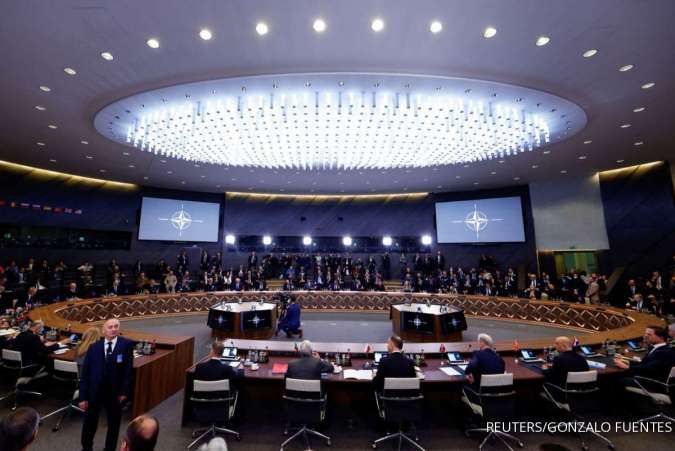 Finland, Sweden Apply to Join NATO as Russia Pummels Ukraine
