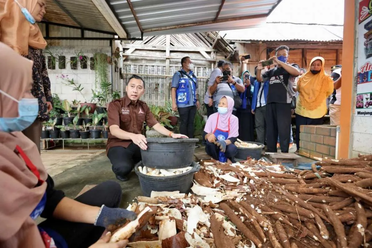 Ada Potensi Besar, Edhie Baskoro Dorong Pelaku UKM Gethuk Anyar di Gawi Bangkit