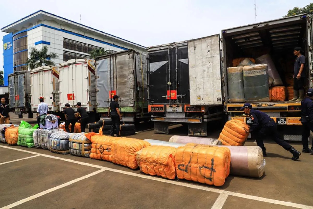 Menkeu Suahasil Tindak Impor Ilegal Beras, Garam dan Pakaian Bekas Rp 27 Miliar