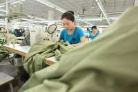 Produksi Industri China November Tumbuh 4,8%, Penjualan Ritel Melambat