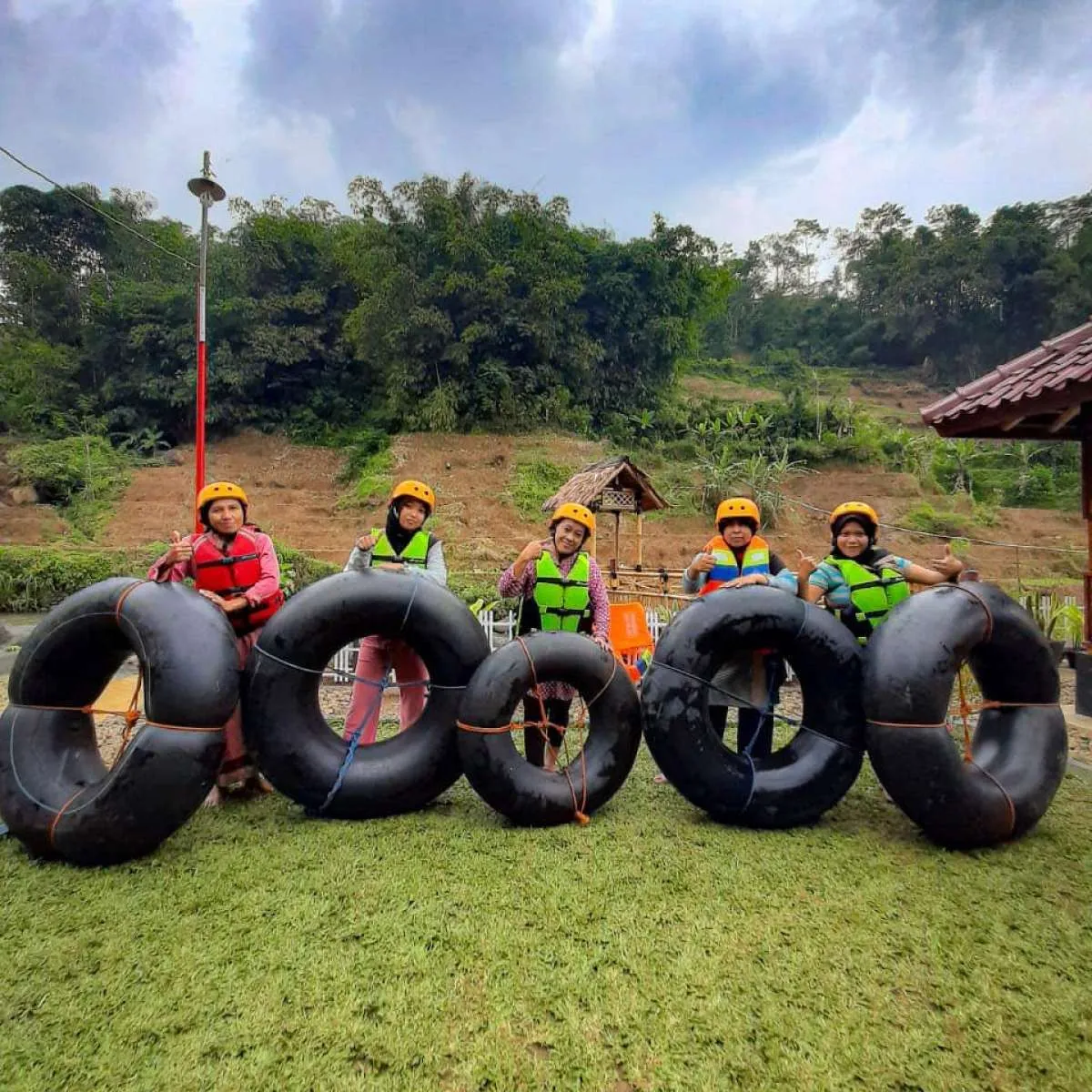 Seru banget! Desa Wisata Sindangkasih Garut tawarkan paket river tubing