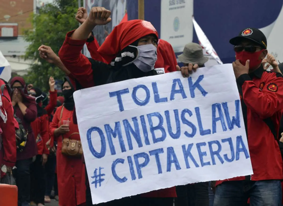 Resmi, UU Cipta Kerja versi DPR cuma 812 halaman