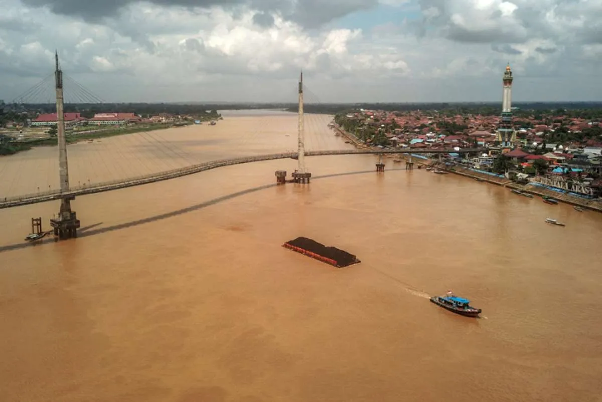 Dua Warga Hilang Setelah Kapal Tongkang Buana Tabrak Longboat di Sulawesi Tenggara