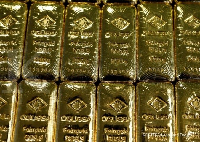 Merosot, harga emas masih bertahan di atas US$ 1.200