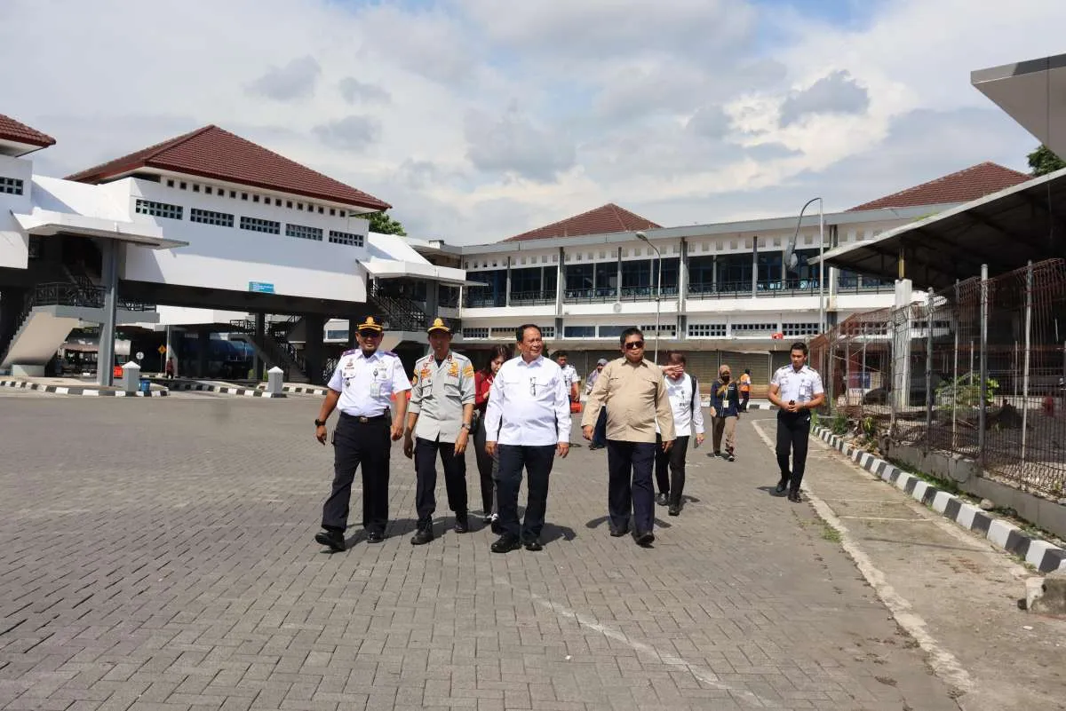 Cek Situasi Arus Mudik di Terminal Giwangan, Wamenhub Tekankan Pelayanan Penumpang