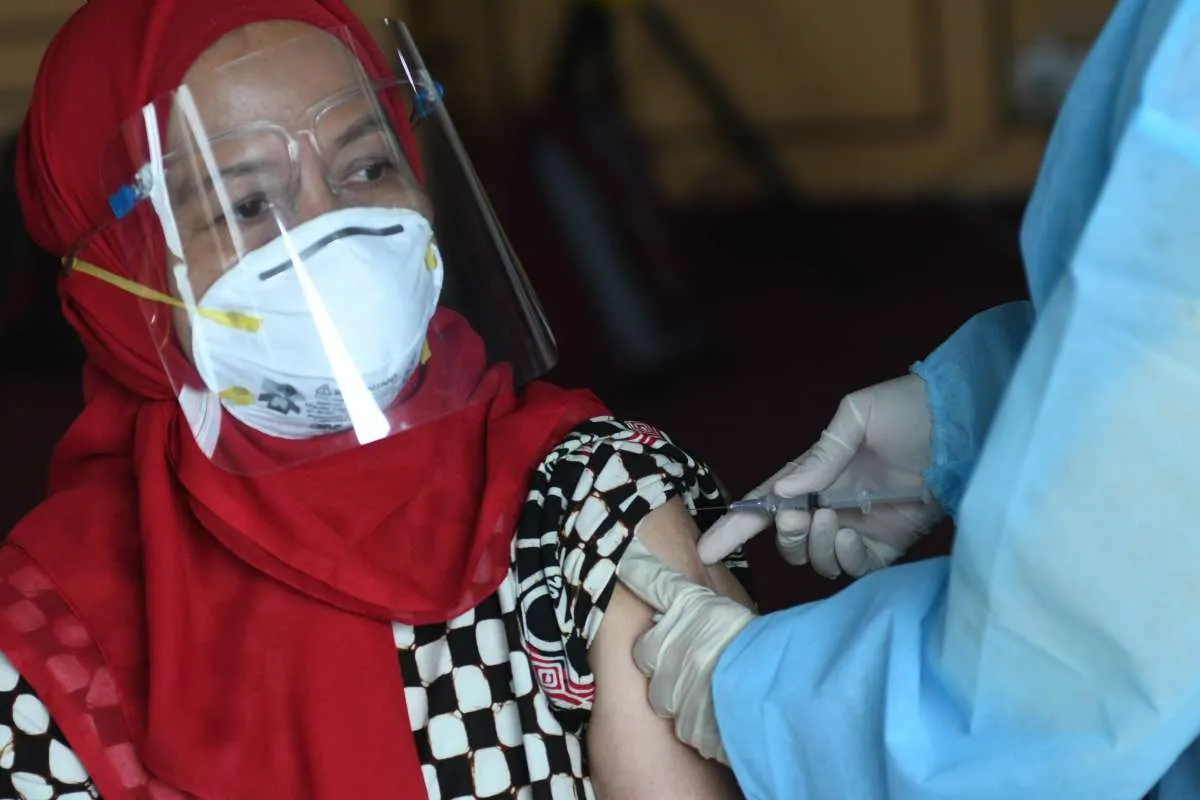 Wujud kehati-hatian, ini aturan vaksinasi Covid-19 bagi lansia