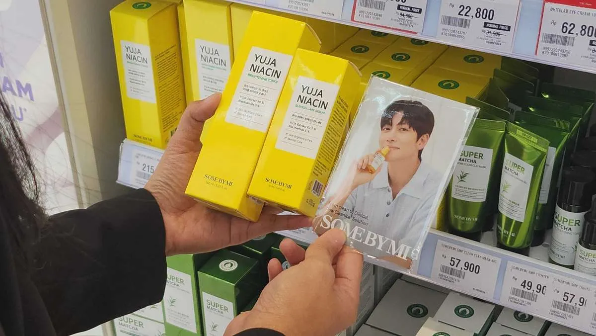 SOME BY MI Bagikan Official Photocard Limited Edition Ji Chang-Wook kepada Pelanggan