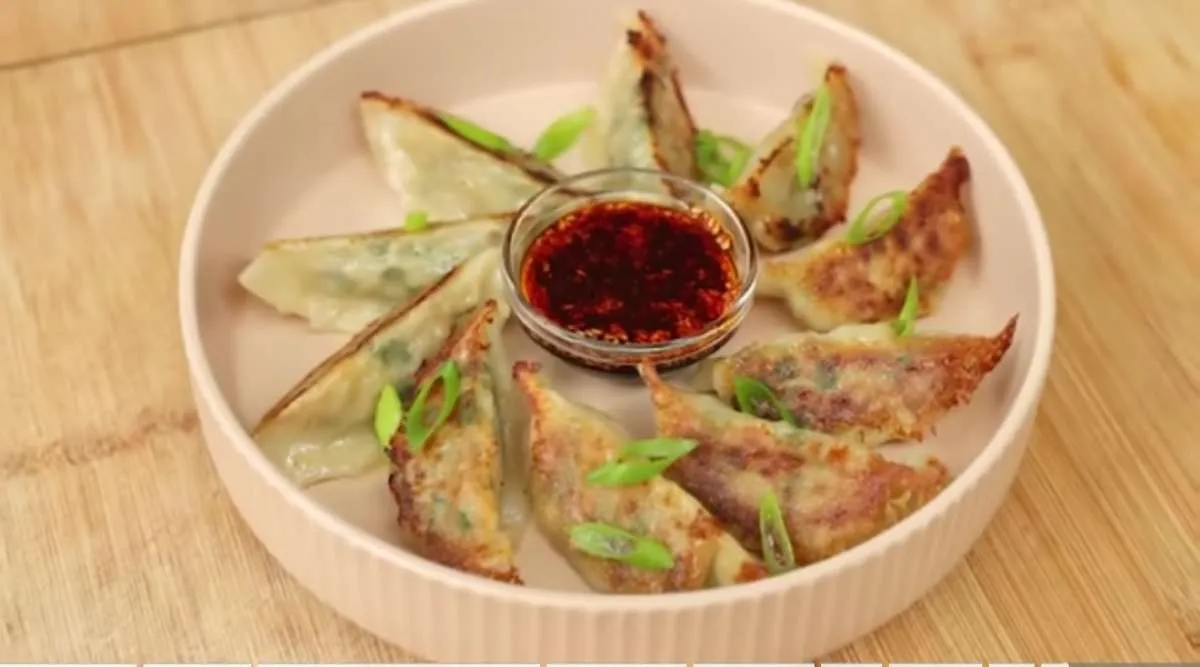 Resep Gyoza Ayam Homemade yang gampang, Luarnya Garing Isiannya Juicy Banget