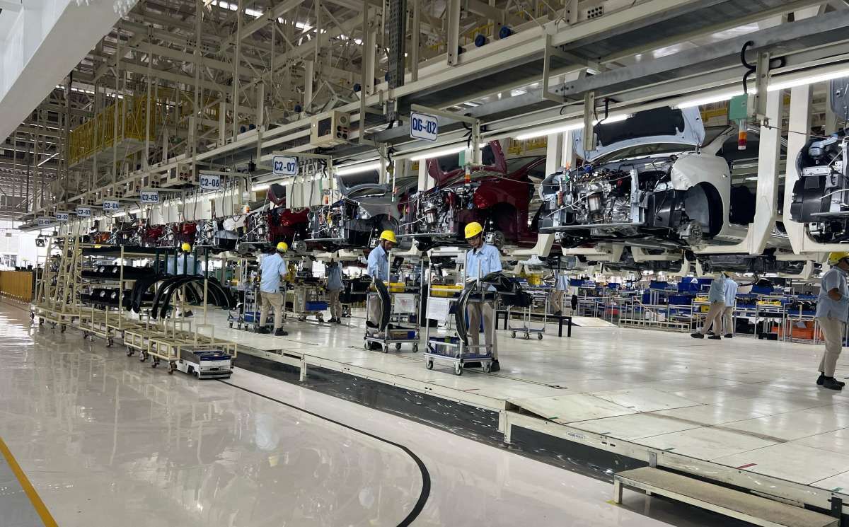 Saham Manufaktur: PMI Indonesia Melesat, Ini Peluang Cuan Investor