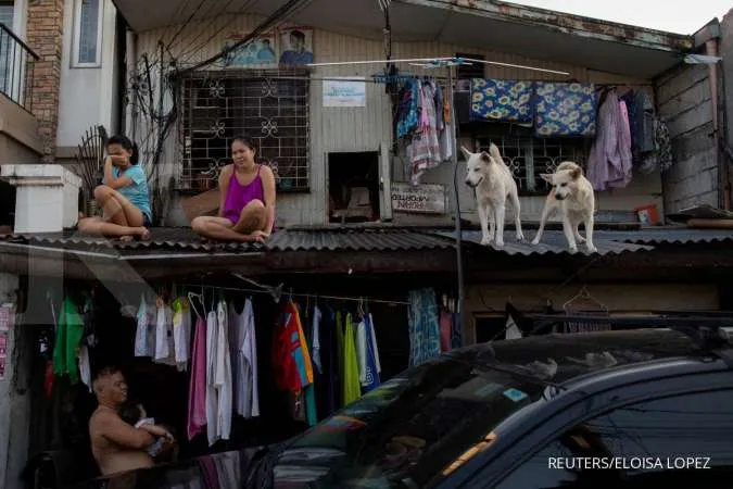 Philippines fears for economy, income as tough lockdown returns