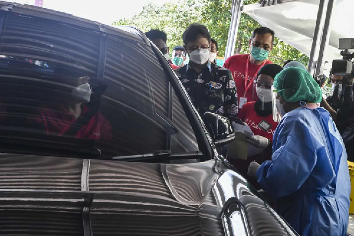 Panduan vaksin Covid-19 drive thru gratis bagi lansia di Jakarta