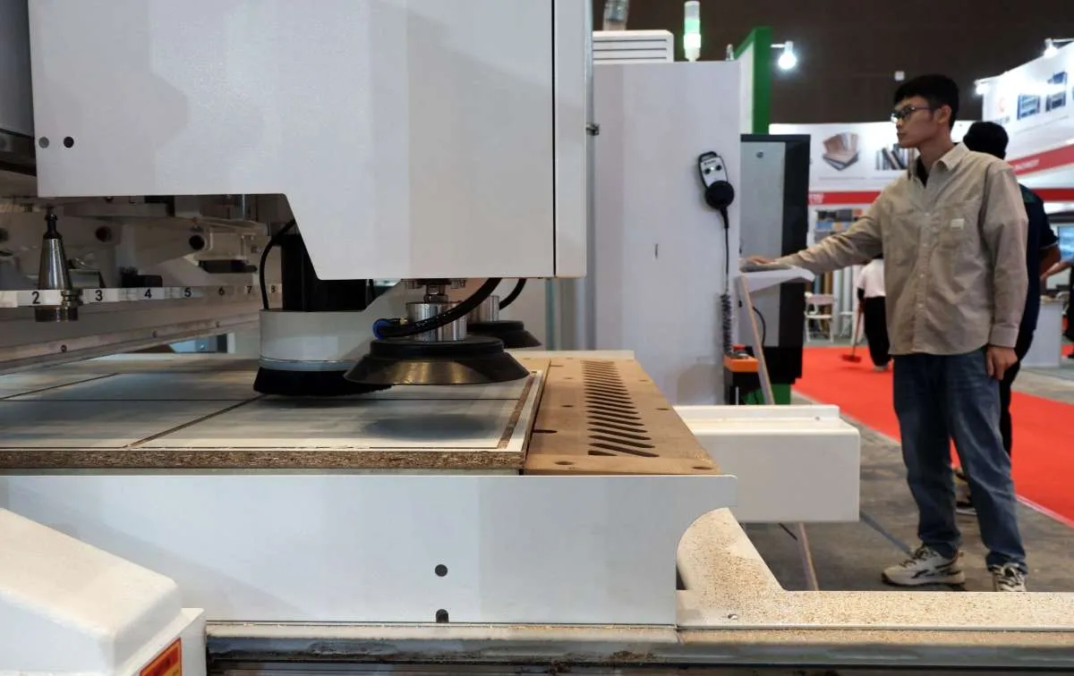 PMI Manufaktur Fluktuatif Saat Tekanan Industri, Daya Beli hingga Rupiah Jadi Kendala