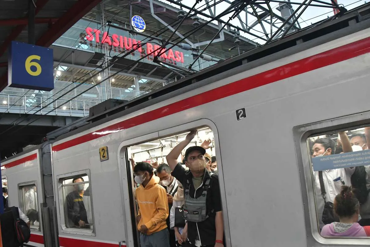 KRL Impor Asal China akan Mulai Beroperasi Pada Mei 2025