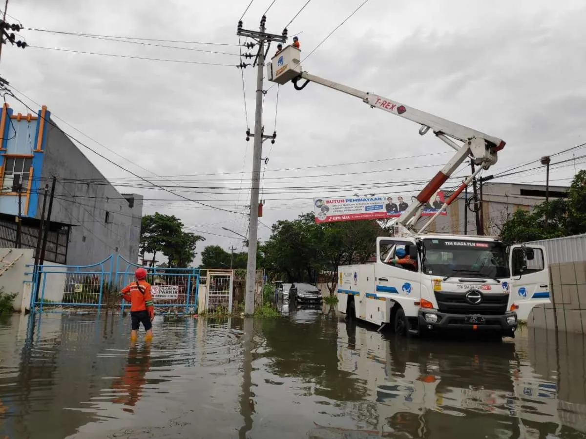 PLN pulihkan 64% sistem kelistrikan yang terdampak banjir di Semarang