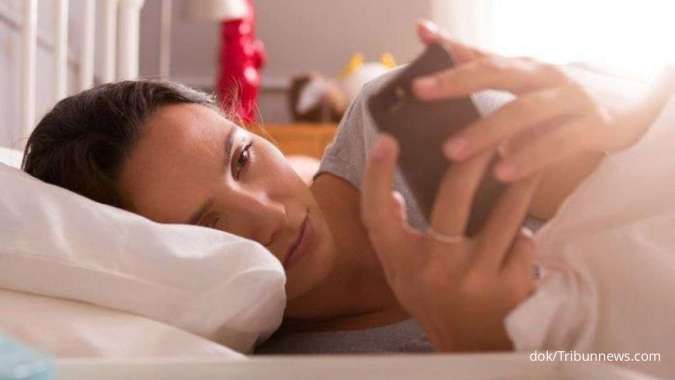 Bikin Tertekan! Ini Dampak Buruk Membuka Handphone Setelah Bangun Tidur di Pagi Hari