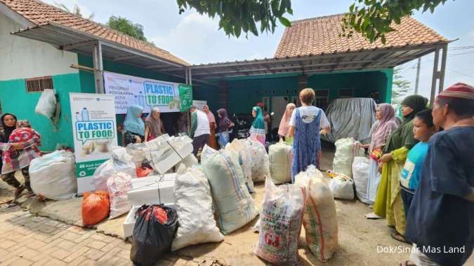  Sinar Mas Land Dorong Masyarakat Kelola Sampah lewat Plastic to Food&Plastic to Book