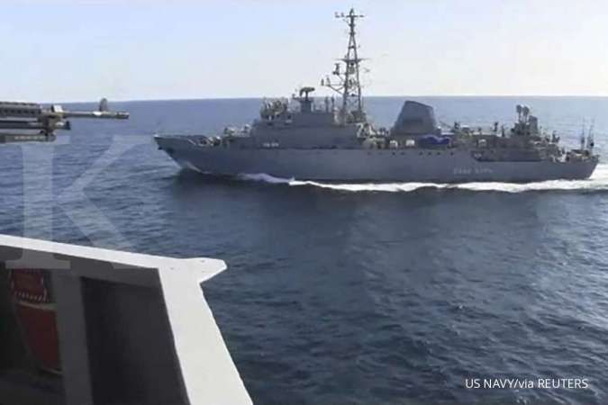 Langgar perbatasan, kapal perusak Rusia nyaris seruduk kapal perusak AS