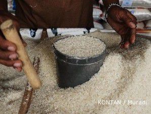 Panen tidak serempak, penurunan harga beras tertahan