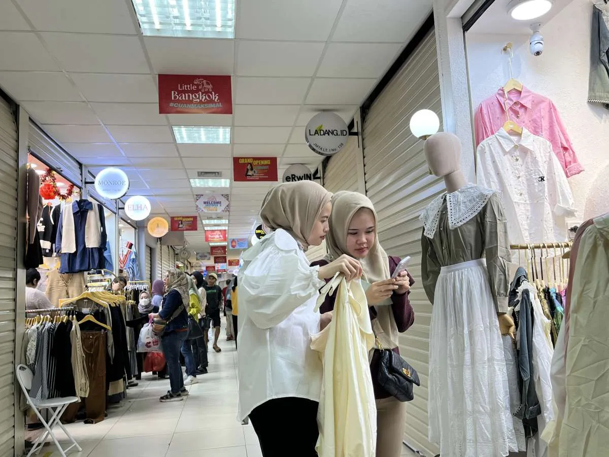 Purbaya Cek Pasar Tanah Abang, Klaim Daya Beli Masyarakat Masih Terjaga