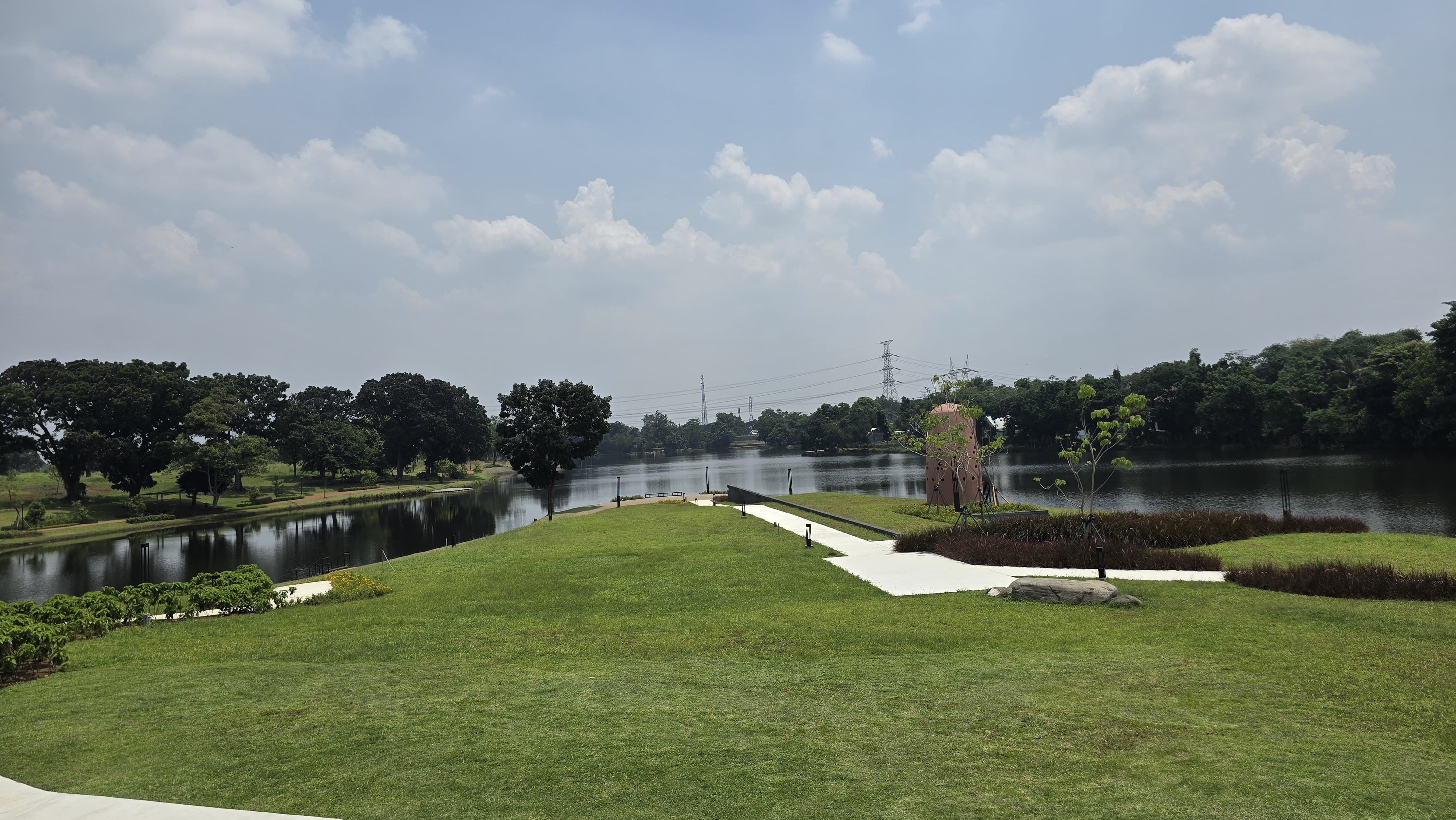 Danau di dalam perumahan Shila at Sawangan
