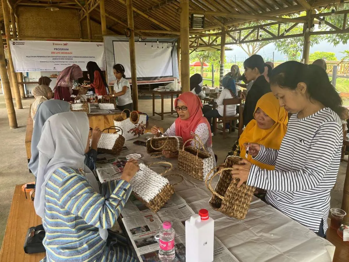 Inovasi Produk Menjadi Kunci Keberlanjutan Kelompok UMKM Eceng Gondok di Semarang