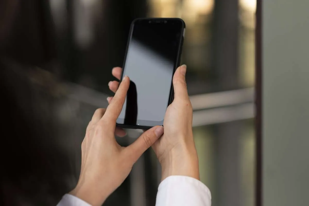 Bercak Hitam pada Layar HP? Kenali Arti Dead Pixel dan Cara Mengatasinya