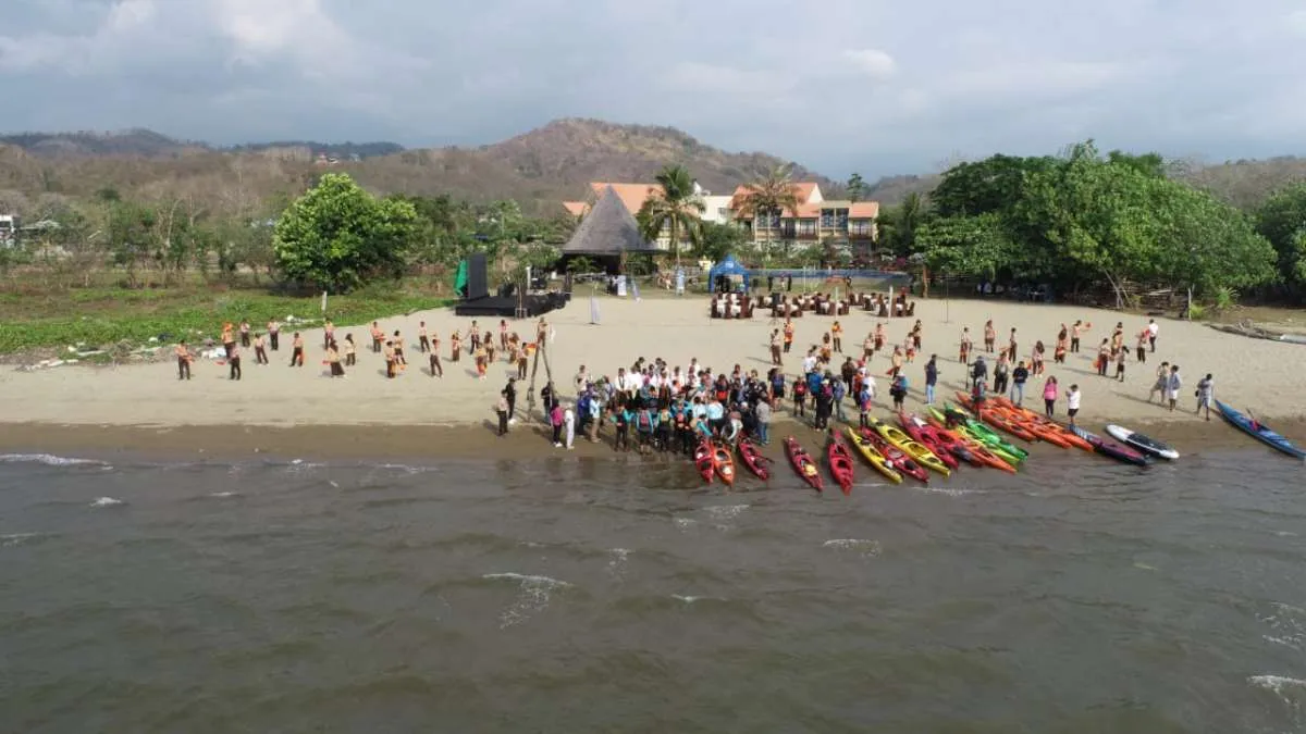 Menikmati Keindahan Labuan Bajo Lewat Flores Sea Kayak Expedition
