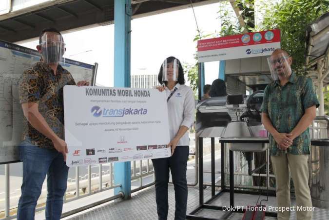 Dukung Pelaksanaan Protokol Kesehatan, Komunitas Mobil Honda Sumbangkan Fasilitas Cuci Tangan untuk Halte Transjakarta