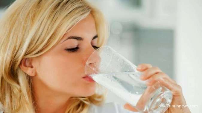 Minum Air Putih Bikin Kulit Sehat dan Bercahaya? 