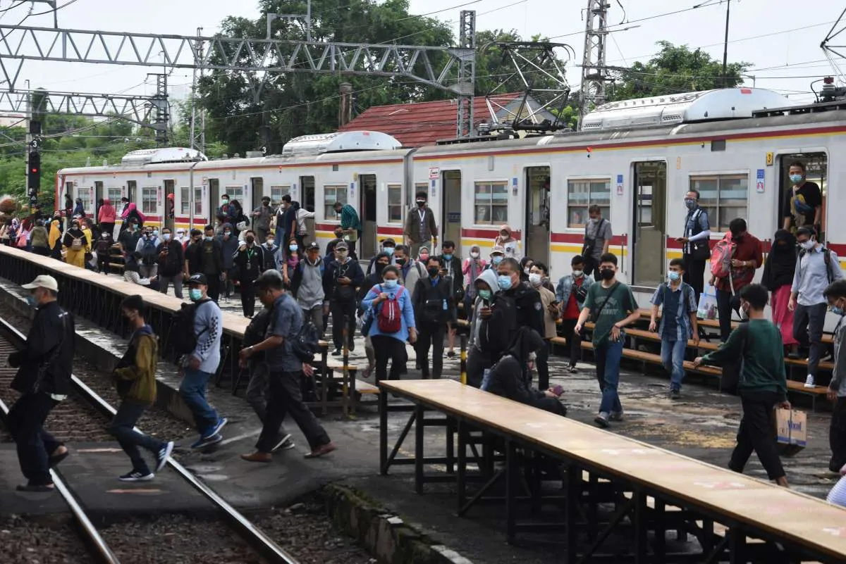 Update syarat terbaru naik kereta api jarak jauh dan komuter hingga 2 Agustus 2021
