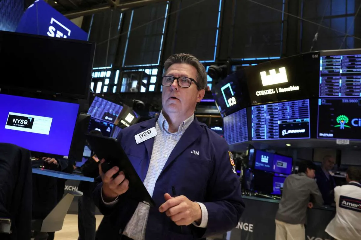 Wall St Ditutup Koreksi Rabu (7/8), Nasdaq Turun 1% Seiring Penurunan Saham Teknologi