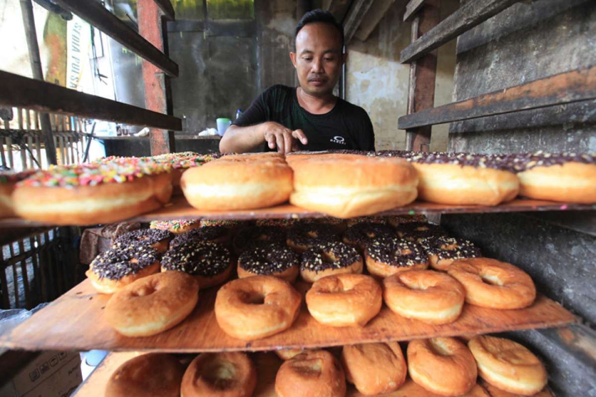 Produksi donat berkurang akibat banjir