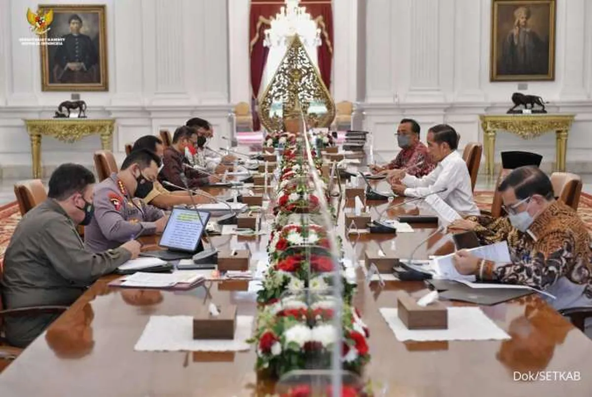 Jika Jokowi Jadi Lakukan Reshuffle, Ini Saran Ekonom