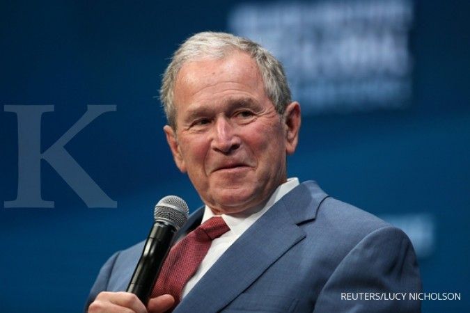 Berterima kasih pada pengawal yang bekerja tanpa digaji, George Bush bagikan pizza