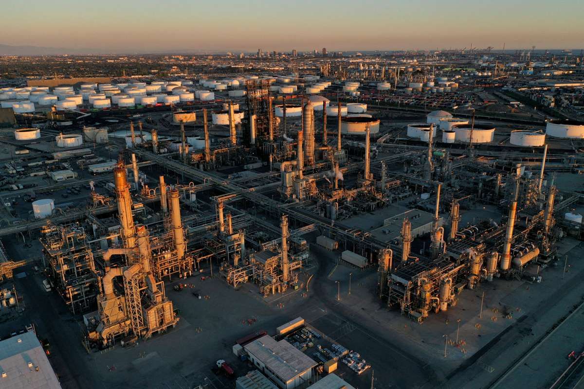 Oil Extends Losses on Growth Concerns and Shanghai Lockdown