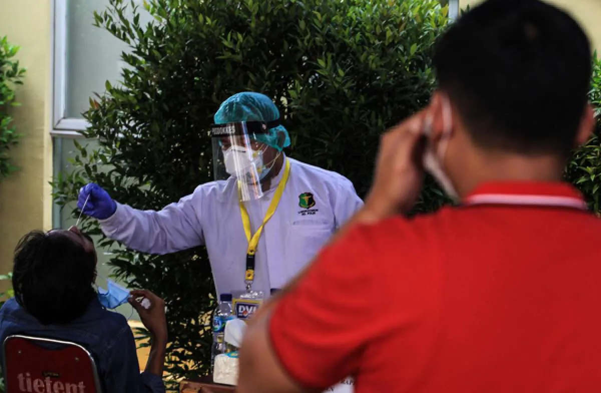 UPDATE Corona Indonesia, Jumat (15/1): Rekor bertambah 12.818 kasus baru, jaga jarak!