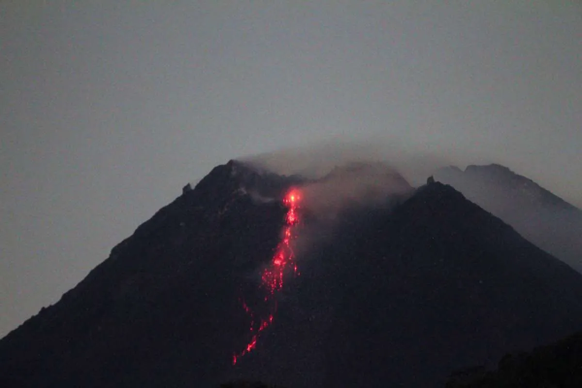 Dalam sehari, Gunung Merapi keluarkan empat kali awan panas dan 19 guguran lava pijar
