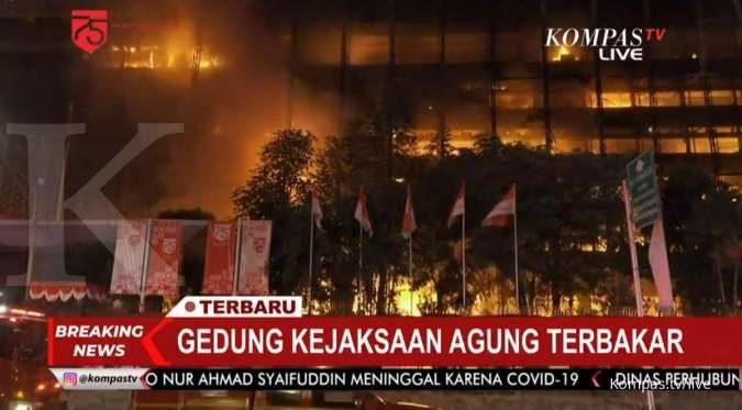 BREAKING NEWS: Gedung Kejaksaan Agung RI terbakar hebat malam ini