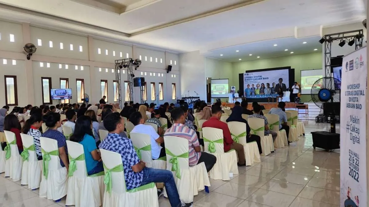 Produktif Menggunakan Medsos dalam Workshop Literasi Digital di Labuan Bajo