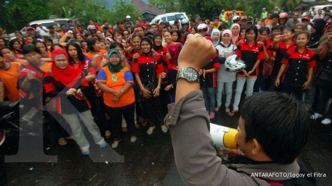 Buruh demo di Jakarta, SBY mlipir ke Surabaya