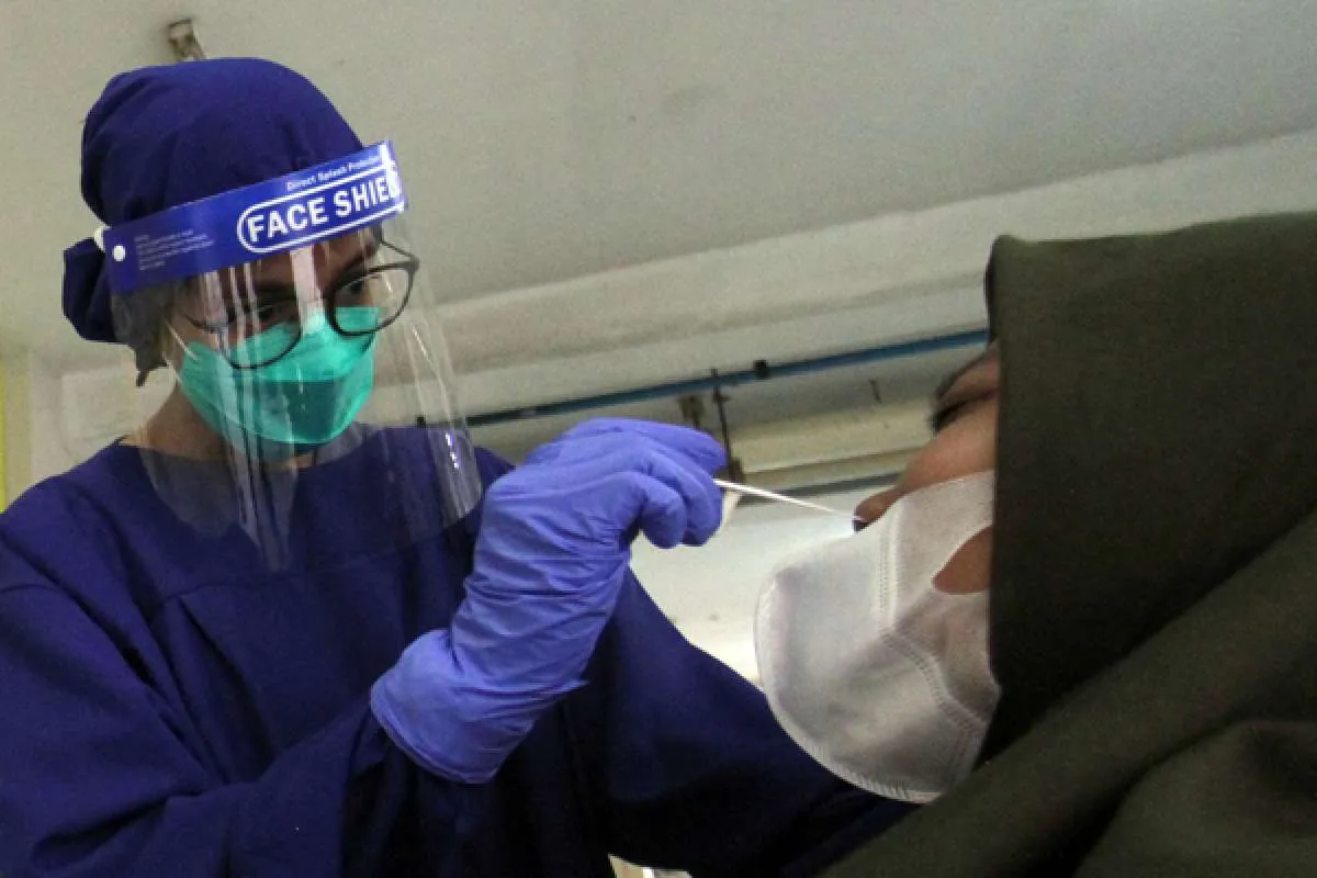 Ini yang harus Anda lakukan jika kontak erat dengan orang positif Covid-19